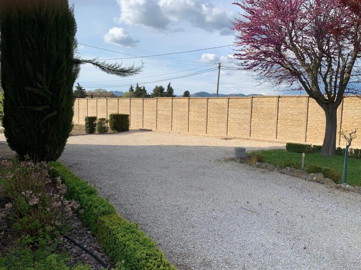 Domaine Des Ecureuils Bed & Breakfast Carpentras Bagian luar foto
