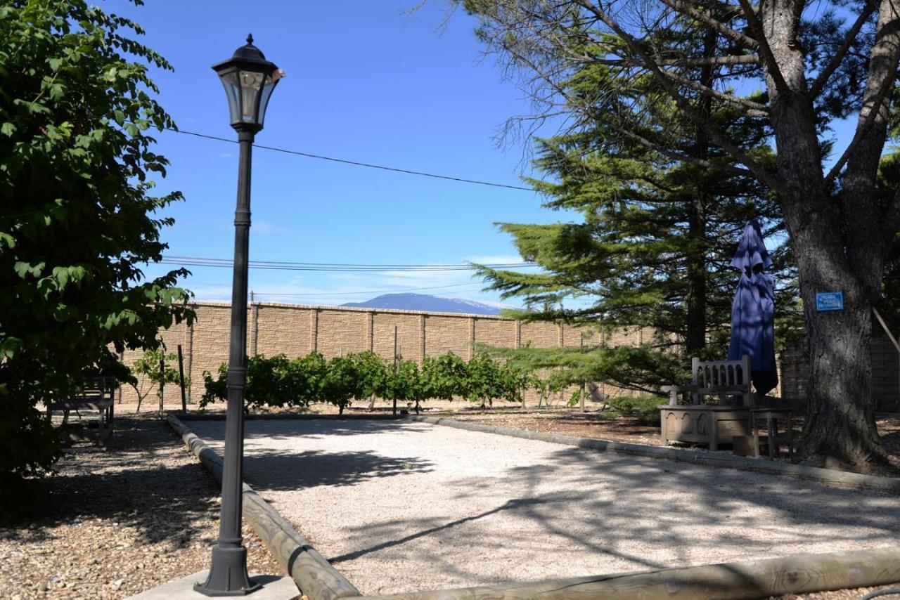 Domaine Des Ecureuils Bed & Breakfast Carpentras Bagian luar foto
