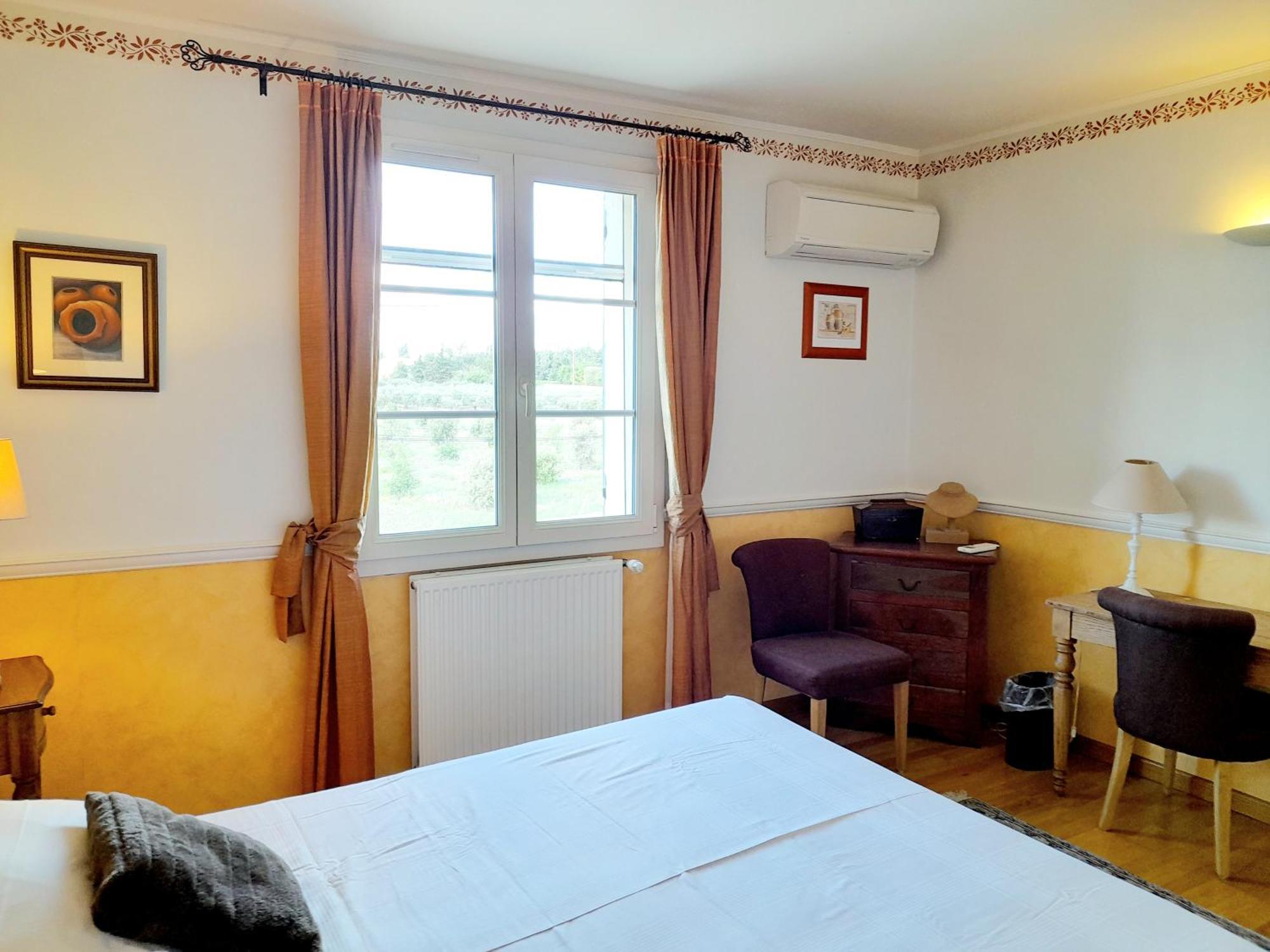 Domaine Des Ecureuils Bed & Breakfast Carpentras Bagian luar foto